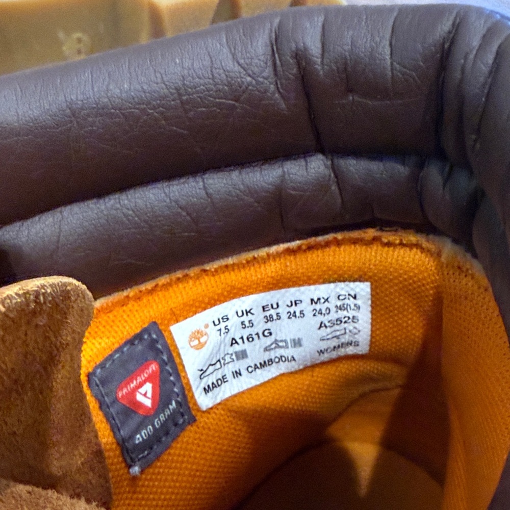 Timberland Tan Leather Boots with Yellow Laces - Picture 6 of 8